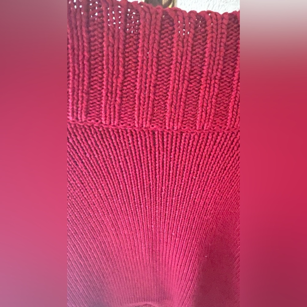 Off shoulders knitted sweater - Picture 2 of 3